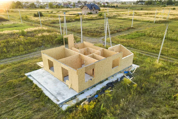 Bouw van nieuw en modern modulair huis. Muren gemaakt van co — Stockfoto