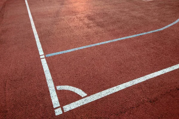 Close-up de linhas de marcação branca da quadra de basquete ao ar livre . — Fotografia de Stock