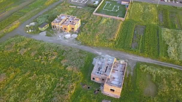 Вид Воздуха Строящийся Новый Кирпичный Недостроенный Дом — стоковое видео