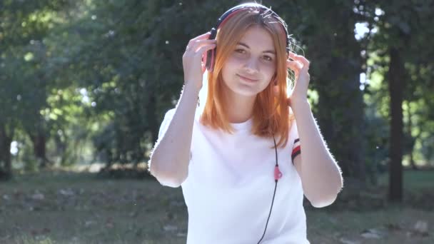 Pretty Teenage Girl Red Hair Listening Music Earphones Outdoors Summer — Stock Video