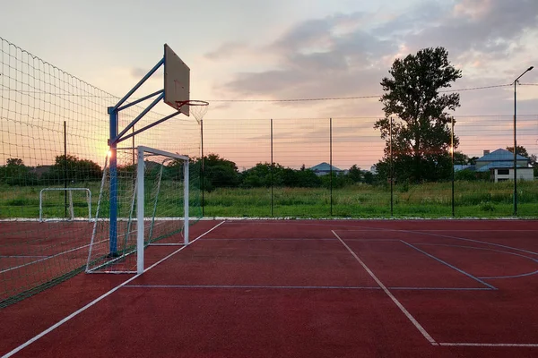 Utomhus mini fotboll och basketplan med Ball Gate och b — Stockfoto