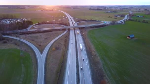 Vista Aérea Intersección Autopista Con Los Coches Tráfico Movimiento — Vídeo de stock