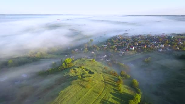 Vista Aérea Manhã Para Mais Casas Aldeia Colinas Primavera Verdes — Vídeo de Stock