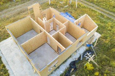 Yeni ve modern modüler ev inşaatı. Co yapılan duvarlar