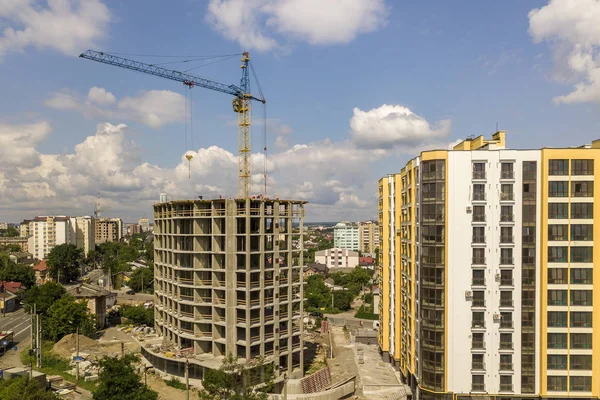 Apartment or office tall concrete building under construction. — Stock Photo, Image