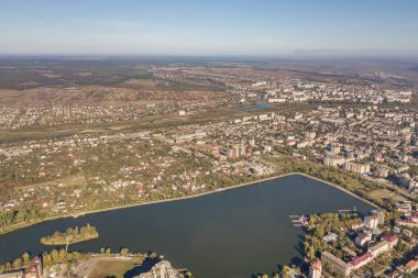 Ukrayna 'nın İvano-Frankivsk şehrinin hava manzarası.