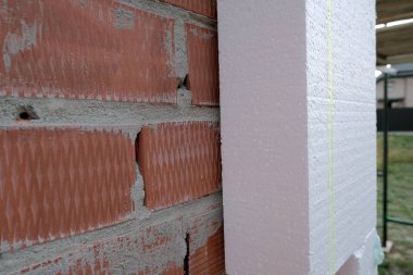 Sert strafor yalıtkan tuğla ev duvarının yakın çekim detayı