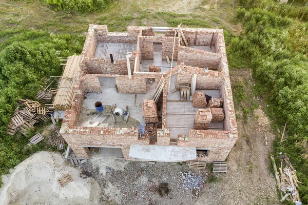 Vue aérienne du chantier de construction de la future maison, sous-sol en briques fl — Photo