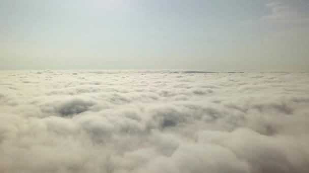 Luchtbeelden Van Vlucht Boven Witte Gezwollen Wolken — Stockvideo