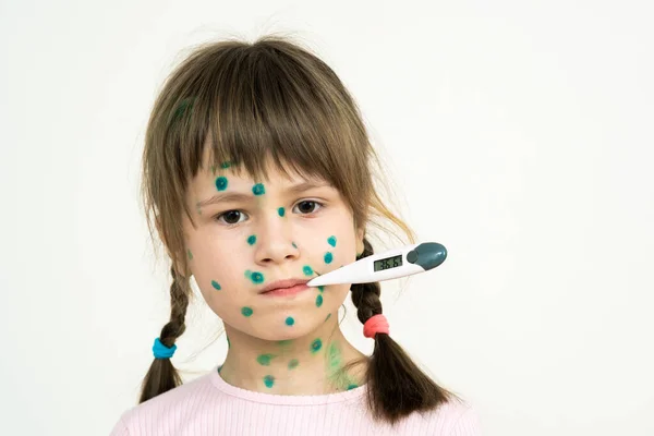 Mädchen Mit Grünen Hautausschlägen Gesicht Das Windpocken Masern Oder Röteln — Stockfoto