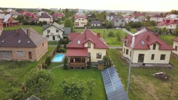 Vista Aérea Casas Suburbanas Casa Particular Com Jardim Coberto Grama — Vídeo de Stock