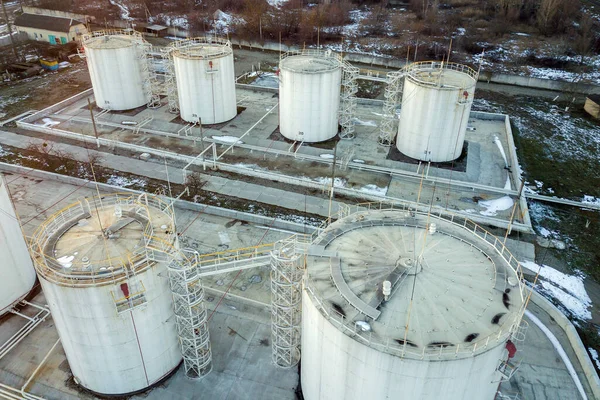 Вид Воздуха Большие Топливные Резервуары Бензиновой Индустриальной Зоне Зимой — стоковое фото