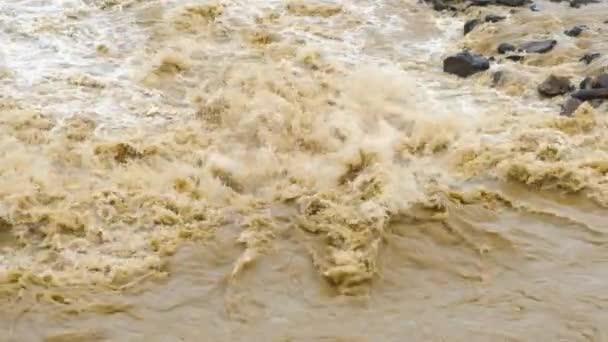 Acqua Sporca Del Fiume Fangoso Nel Periodo Inondazione Durante Forti — Video Stock