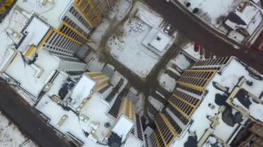 Yeni inşa edilmiş konut binasının havadan görüntüsü