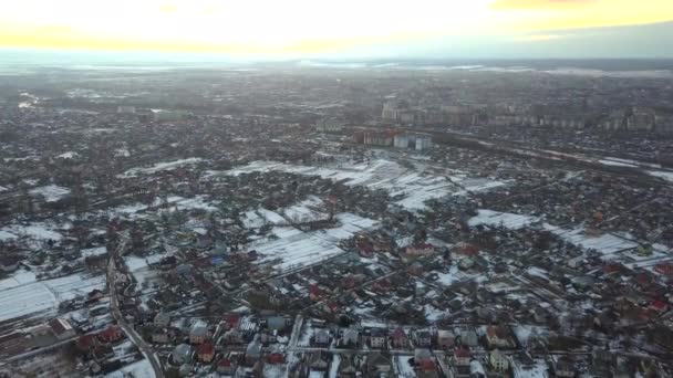 Gün Batımında Büyük Bir Kasaba Şehrin Havadan Görünüşü — Stok video