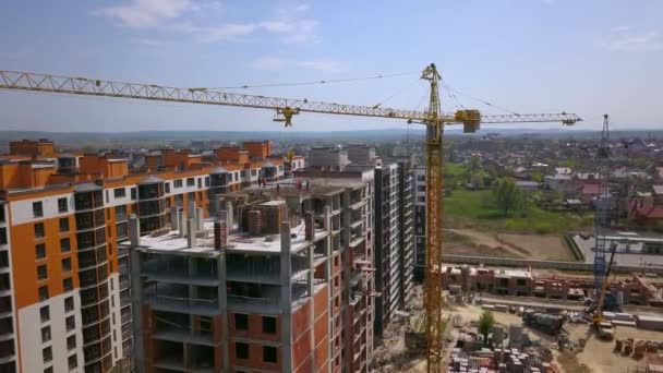 Vista Aérea Edifício Residencial Moderno Alto Guindaste Torre Construção — Vídeo de Stock