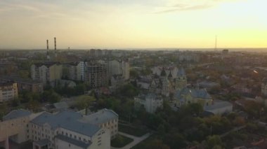 Şehirdeki yerleşim alanının en üst hava görüntüsü.