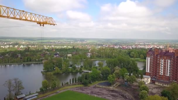 Guindaste Torre Industrial Alta Canteiro Obras Novo Edifício Residencial — Vídeo de Stock