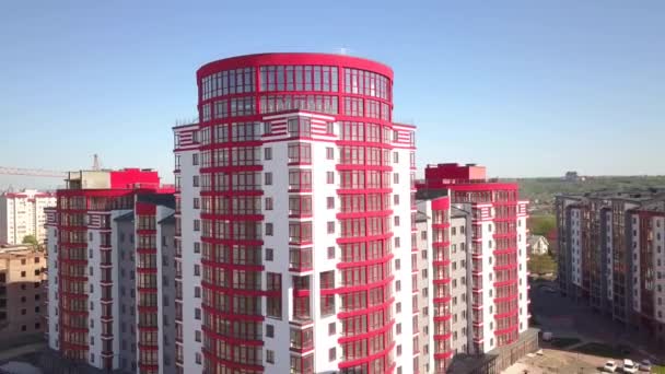 Vista Aérea Gran Edificio Residencial Moderno Rojo — Vídeo de stock