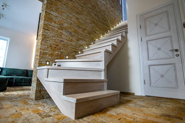 Stilvolle Zeitgenössische Holztreppe Inneren Des Loft Hauses Moderner Flur Mit — Stockfoto