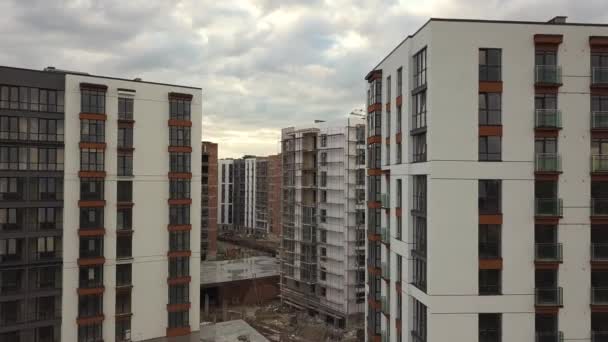 Vista Aérea Altos Edificios Apartamentos Residenciales Construcción Una Ciudad Desarrollo — Vídeo de stock
