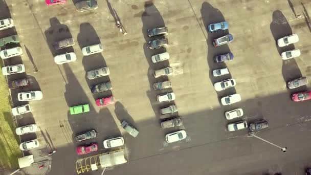 Ovanifrån Många Bilar Parkeringsplats Snabbköp Eller Till Salu Bilhandlare Marknaden — Stockvideo