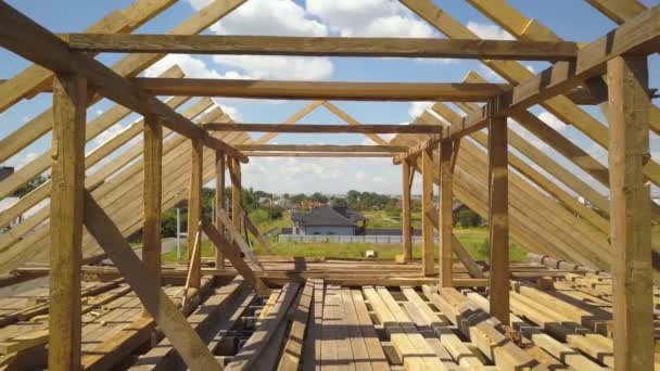 Aerial view of unfinished house with wooden roof frame structure under construction. — Stock Footage Aerial View Unfinished House Wooden Roof Frame Structure Construction Stock Footage