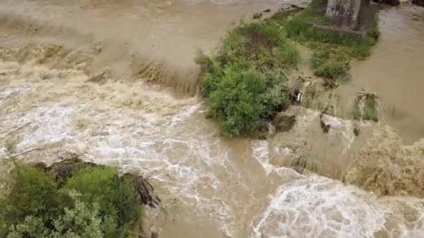 Widok Powietrza Szerokiej Brudnej Rzeki Błotnistą Wodą Okresie Powodzi Podczas — Wideo stockowe