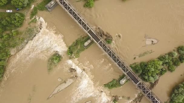 Vista Aérea Ponte Metálica Ferroviária Sobre Rio Sujo Com Água — Vídeo de Stock