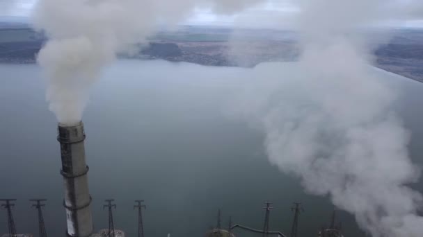 Vue Aérienne Hauts Tuyaux Cheminée Avec Fumée Grise Provenant Centrale — Video