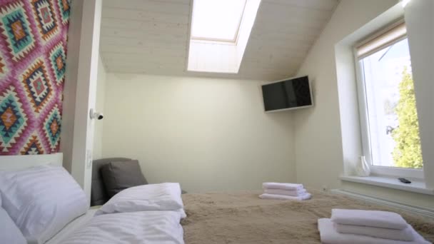 Interior Spacious Hotel Bedroom Attic Floor Fresh Linen Big Double — Stock Video