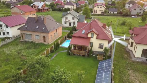 Vedere Aeriană Caselor Suburbane Casei Private Curte Acoperită Iarbă Verde — Videoclip de stoc