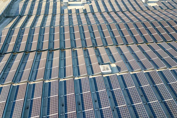 Vista Aérea Muchos Paneles Solares Fotovoltaicos Montados Techo Edificio Industrial — Foto de Stock