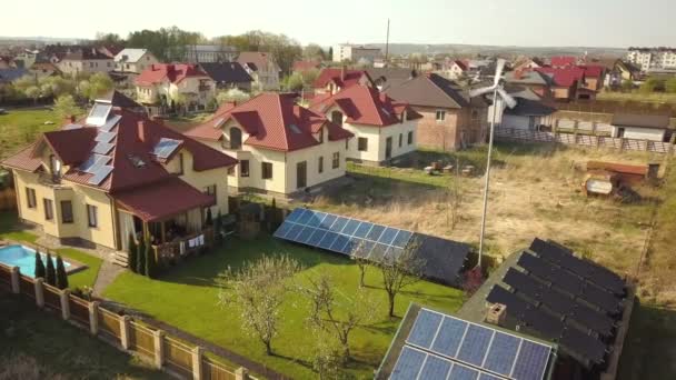 Vista Aérea Una Casa Privada Con Patio Cubierto Césped Verde — Vídeo de stock