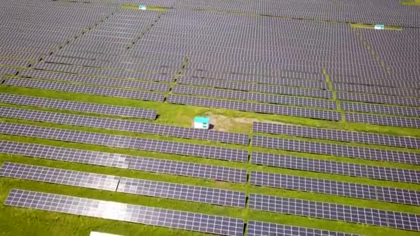 Vista Aérea Del Campo Planta Energía Solar Paneles Fotovoltaicos Eléctricos — Vídeos de Stock