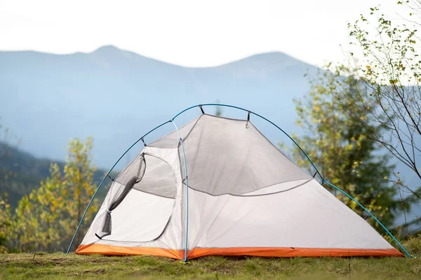 Leeres Zeltlager Auf Dem Campingplatz Mit Blick Auf Majestätische Hohe — Stockfoto