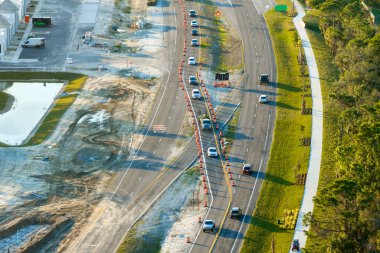 Amerikan ulaşım altyapısı üzerinde inşaat işleri. Karayolu tadilatı ve hareketli trafik. Eyaletler arası ulaşım kavramının geliştirilmesi.