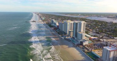 Daytona Sahili, Florida. Lüks sahil otelleri ve apartman binaları güney Amerika kıyı şeridi boyunca uzanır.