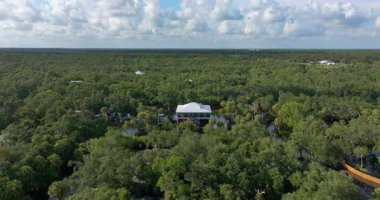 Debby kasırgası, Florida 'nın Sarasota kentindeki banliyö yerleşim yerlerini sular altında bıraktı. Doğal afetten sonra