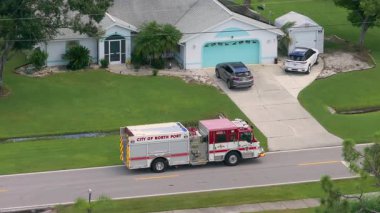 İlk müdahale ekiplerinin desteğiyle yerleşik acil durum müdahalesi başlatıldı. Yukarıdan görüntüle