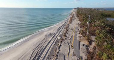 Fırtına dalgası, Florida 'daki kasırga sonrası körfez kıyısındaki okyanus yolunu yok etti. Ulaşım altyapısında ciddi hasar.