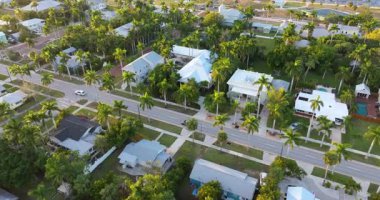 Punta Gorda, Florida 'nın hava manzarası. Amerikan şehri güney tarihi mimarisi. ABD panoramik şehir manzarası