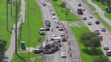 Amerikan yolunda trafik kazasında hasar gören arabalar