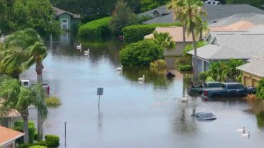 Sarasota, Florida 'daki Laurel Meadows bölgesinde Debby Kasırgası' ndan kalma su altı evleri ve arabalarla dolu bir yerleşim yeri. Güney Amerika 'daki doğal afet sonrası.