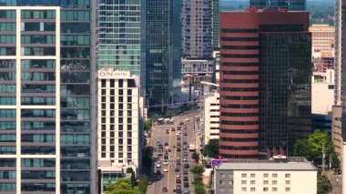 ABD 'nin Tennessee kentindeki Nashville şehri çevresi. Şehir merkezindeki gökdelen binalarının yukarıdan görünüşü. Ticari finans bölgesi olan Amerikan metropolitan bölgesi