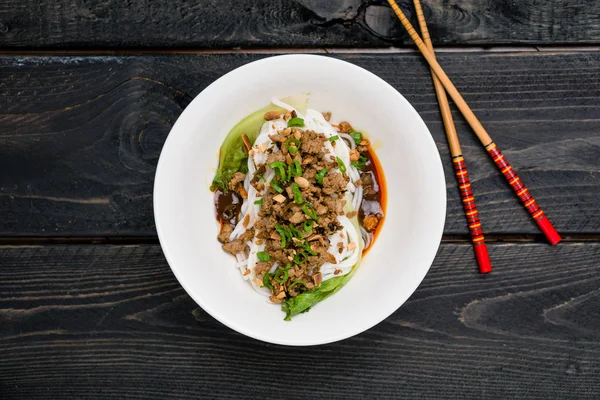 Dan Dan Noodles top view. — Stock Photo, Image