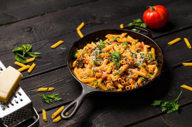 Tavada Penne makarna.