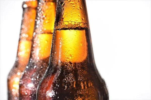 Zbliżenie Otwarte Butelki Piwa — Zdjęcie stockowe