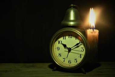 mum ışığı ile çalar saat