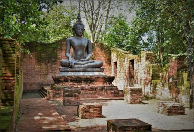 Duruş defada Buda heykeli